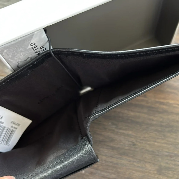 Reaction Kenneth Cole Genuine Leather black wallet/card/bill/ID holder, slim fit - Picture 5 of 8